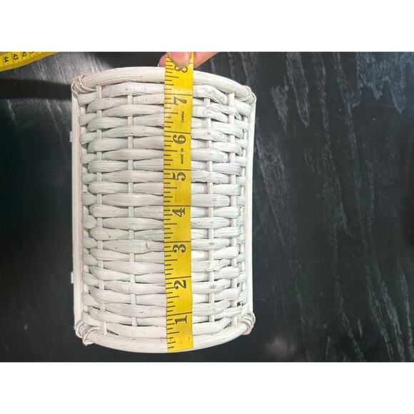 White Woven- Mini Table Top Chest with Lid- 8x6 in some wear- whimsigoth 90s - Picture 4 of 8